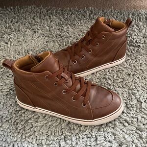 🤎Boys leather high top sneakers 🤎size 3
